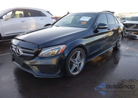 2015 Mercedes-Benz C 300 Sport 4Matic z USA, uszkodzony, nr VIN 55SWF4KB6FU026688